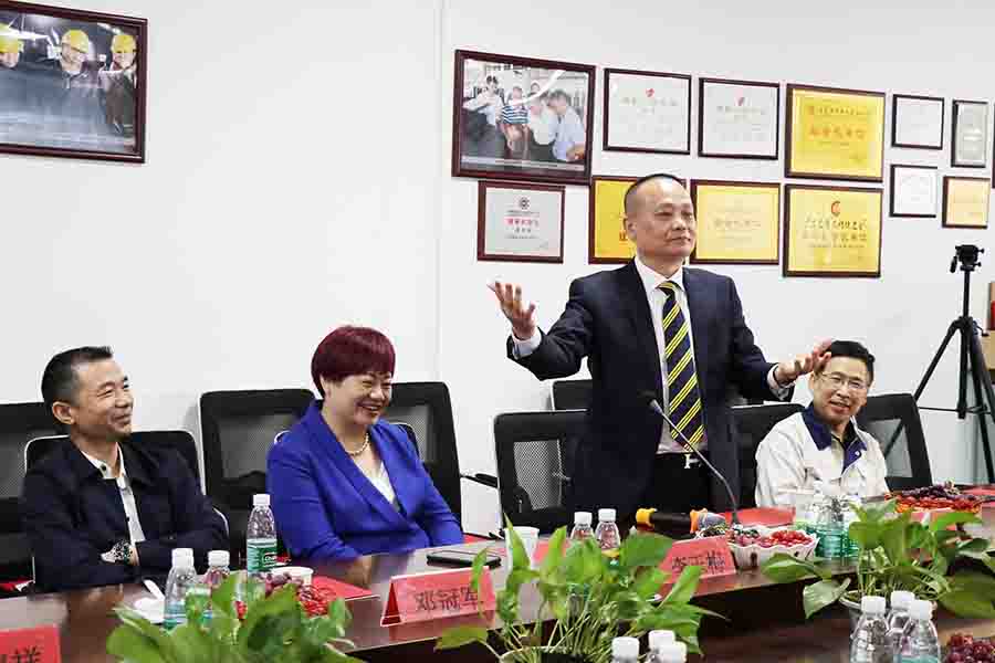 香港铸造业总会总理事会成员莅临巨高机床指导工作(图2) 香港铸造业总会总理事会成员莅临巨高机床指导工作(图2)