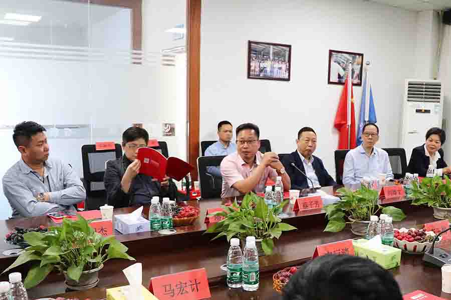 香港铸造业总会总理事会成员莅临巨高机床指导工作(图3) 香港铸造业总会总理事会成员莅临巨高机床指导工作(图3)