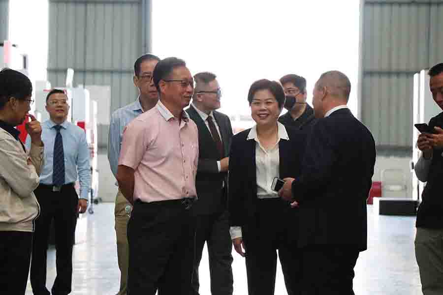 香港铸造业总会总理事会成员莅临巨高机床指导工作(图4) 香港铸造业总会总理事会成员莅临巨高机床指导工作(图4)