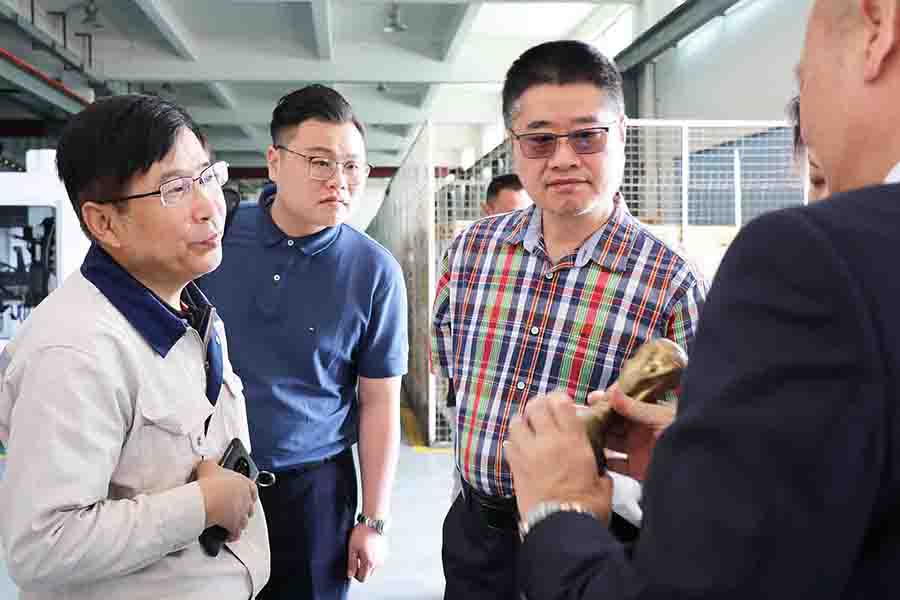 香港铸造业总会总理事会成员莅临巨高机床指导工作(图5) 香港铸造业总会总理事会成员莅临巨高机床指导工作(图5)